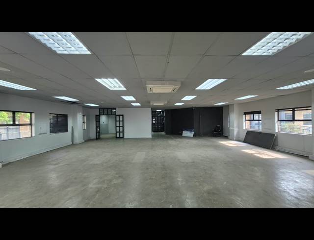210M² OFFICE TO LET IN ERASMUSKLOOF